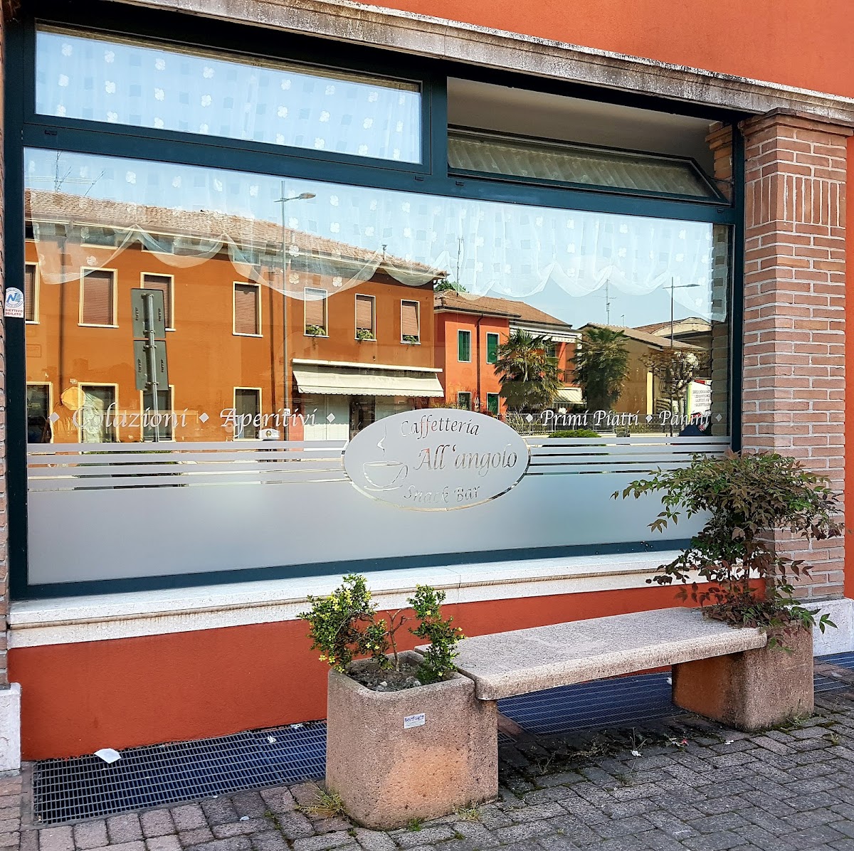 All' angolo