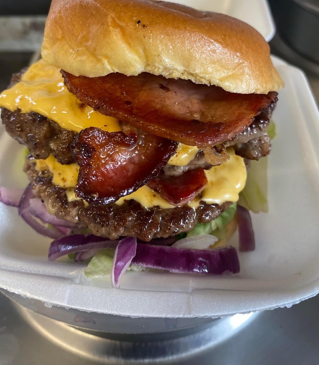 BACON ‘N’ MEGS Photo 2