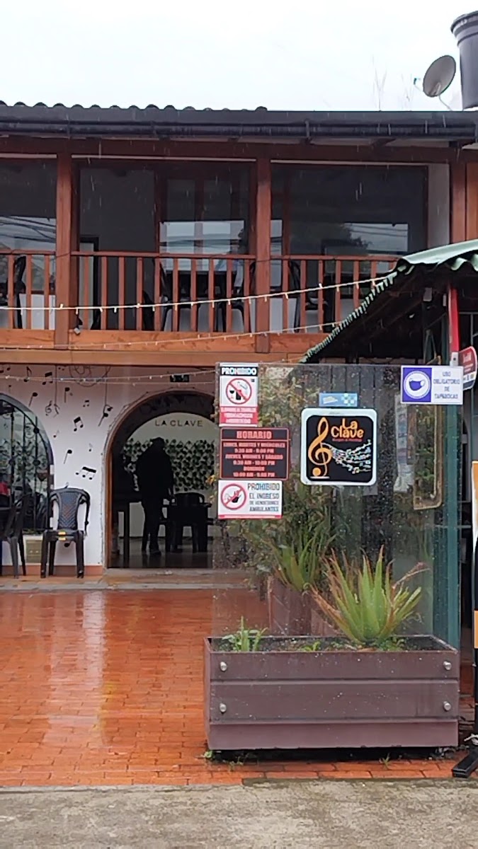 La Clave Burgers & HotDogs Photo 2