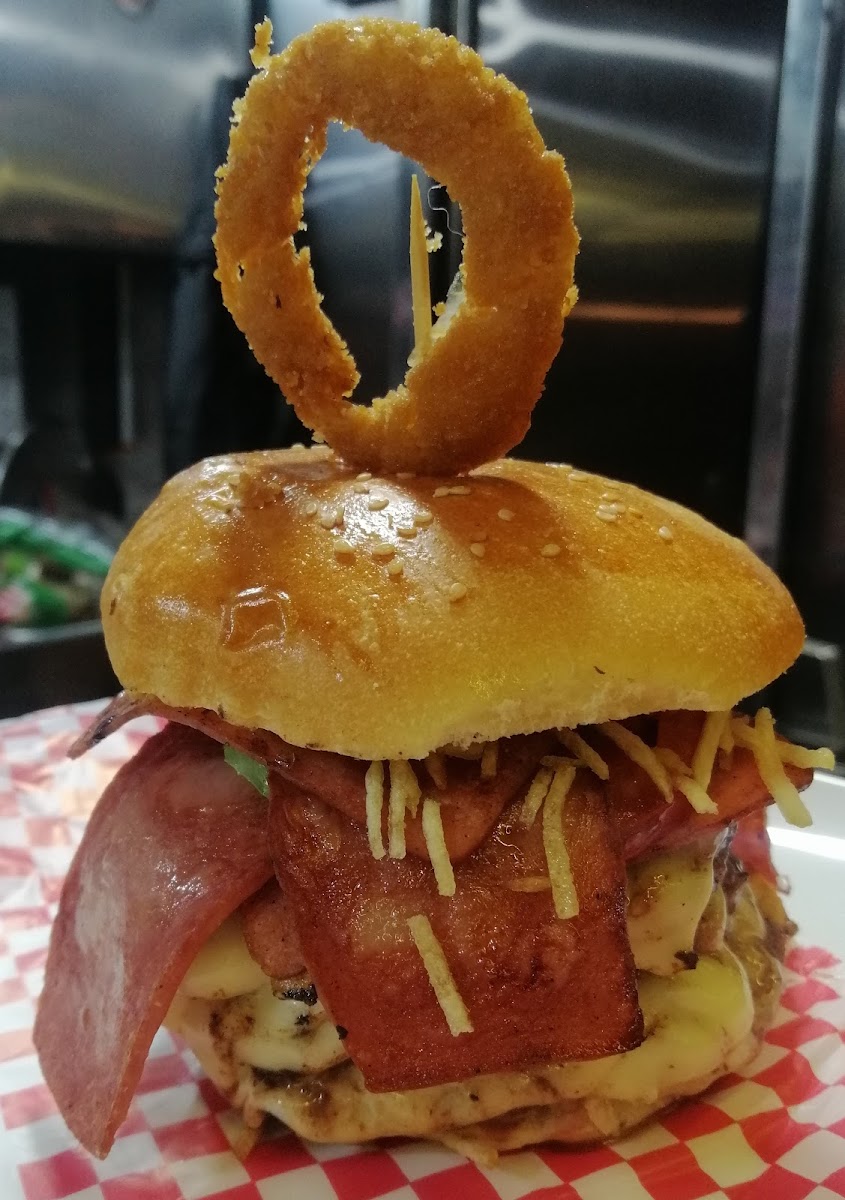 La Clave Burgers & HotDogs Photo 3