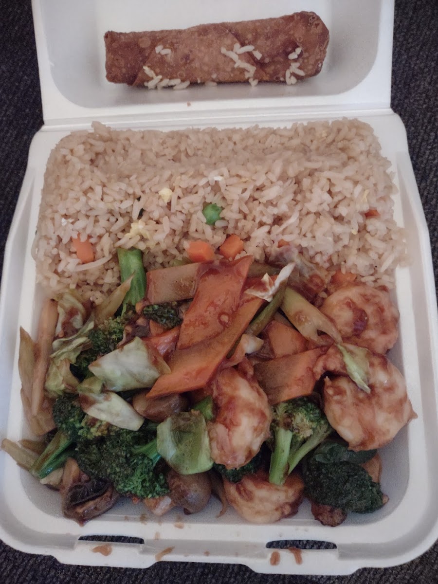Yi's Chinese Restaurant Photo 10