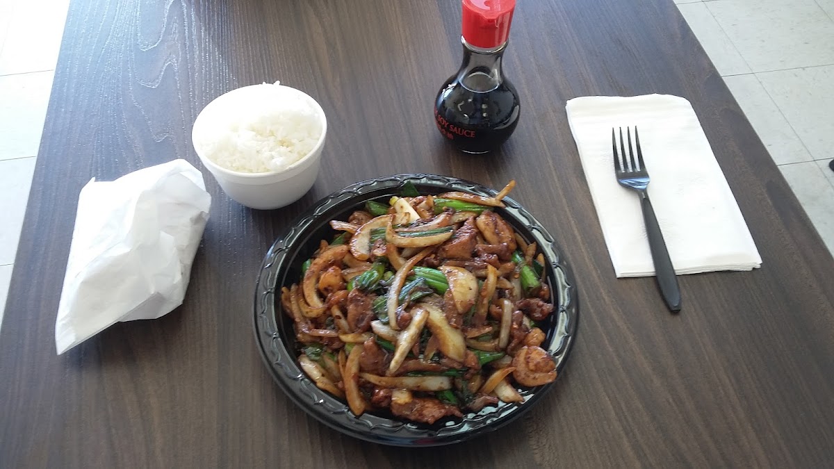 Yi's Chinese Restaurant Photo 5