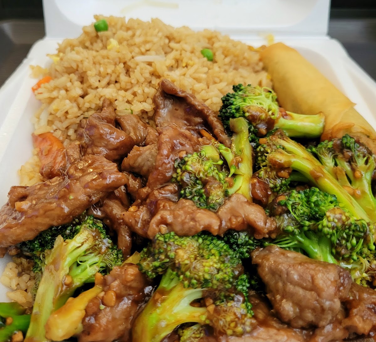 Yi's Chinese Restaurant Photo 8