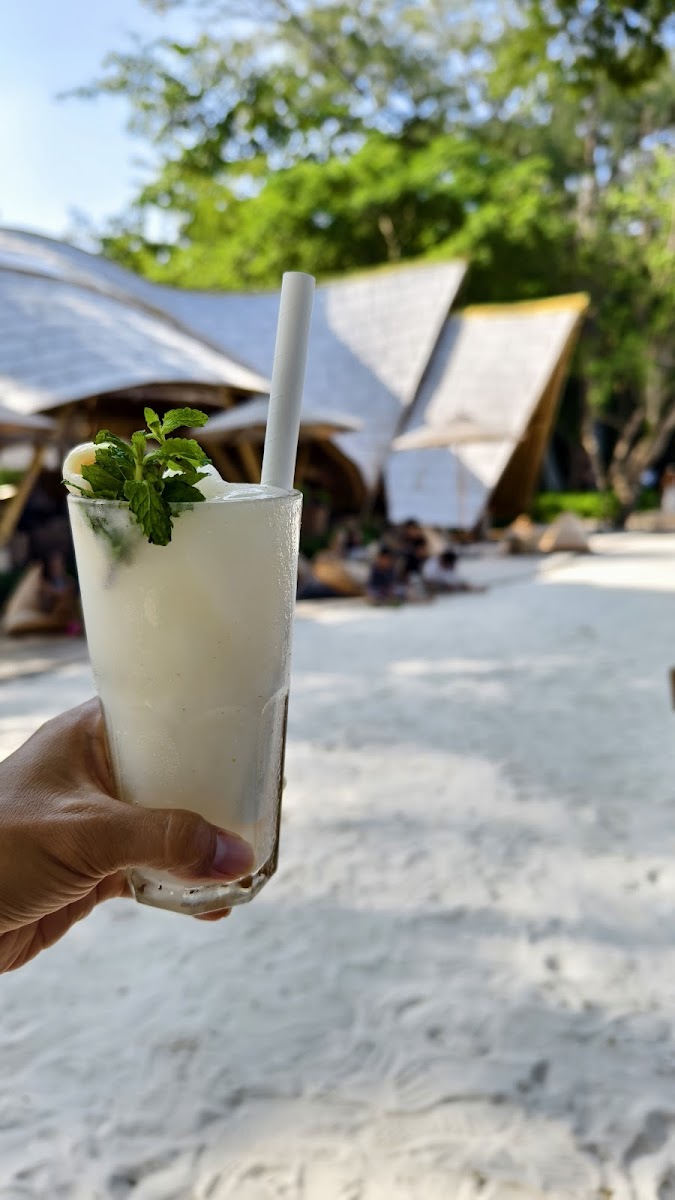 Bambu Beach Club Photo 6