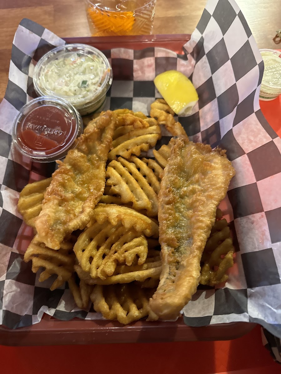 Hank’s Burgers & Fish Fry Photo 10