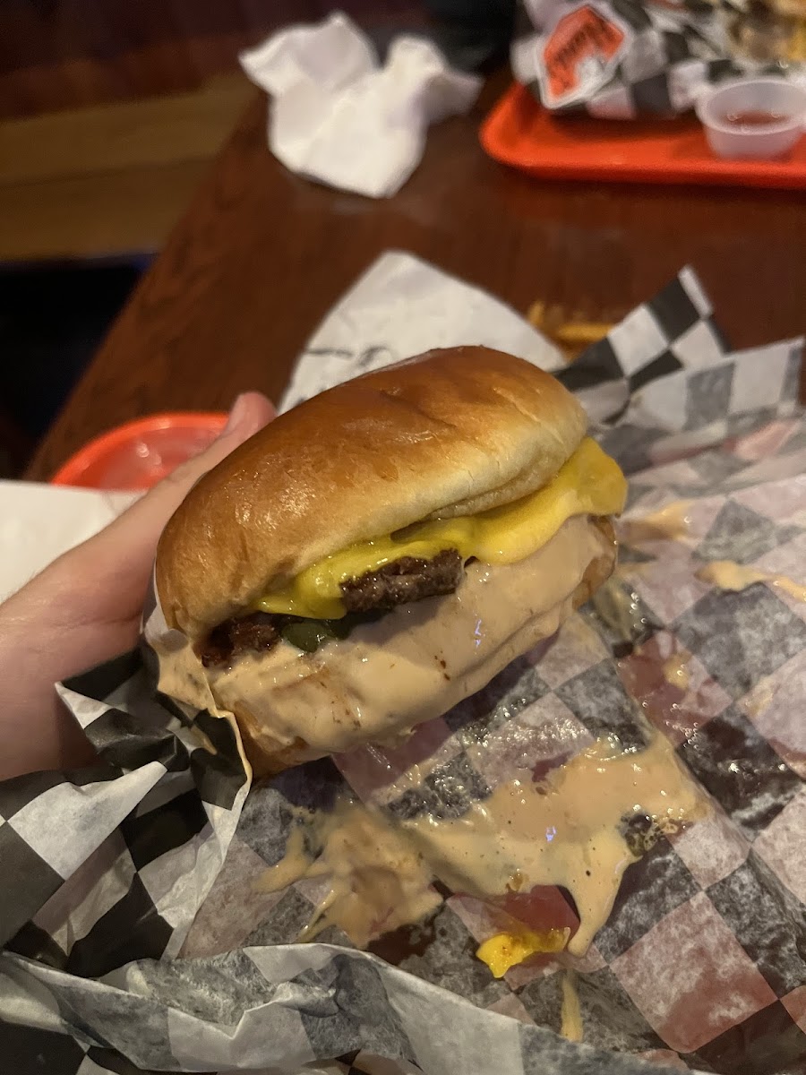 Hank’s Burgers & Fish Fry Photo 3