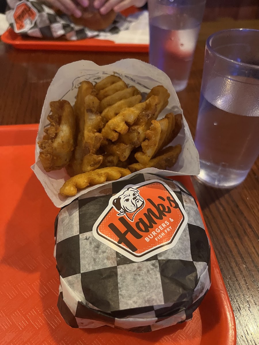 Hank’s Burgers & Fish Fry Photo 4