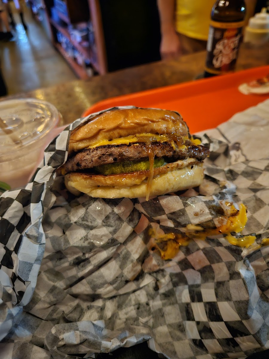 Hank’s Burgers & Fish Fry Photo 5