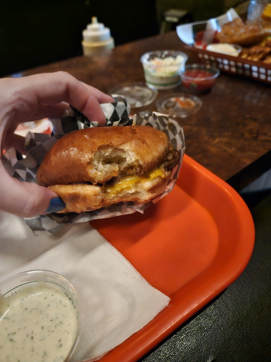 Hank’s Burgers & Fish Fry Photo 6