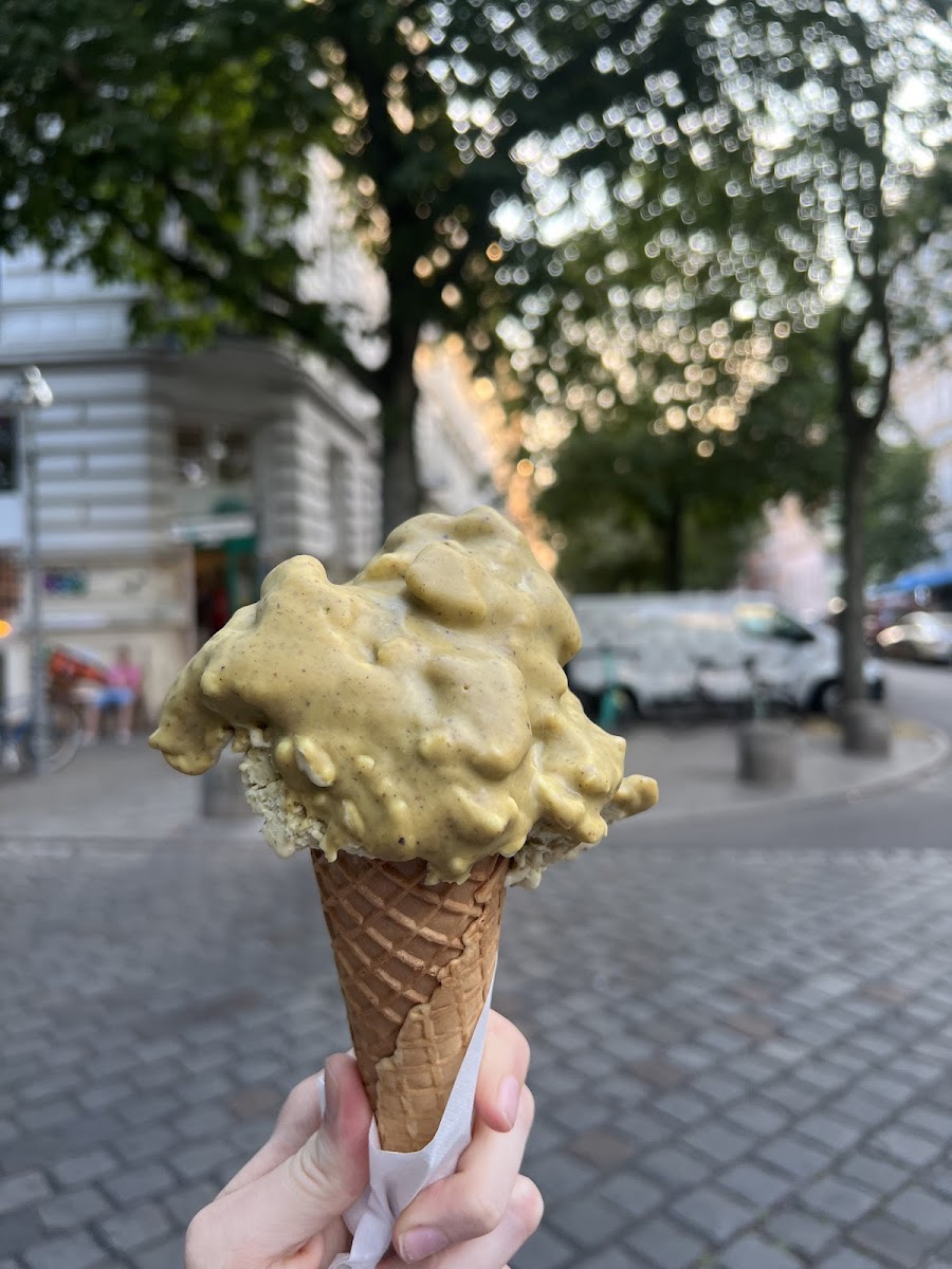 Gelato DISCO (artisanal ice cream) & Waffles Photo 5