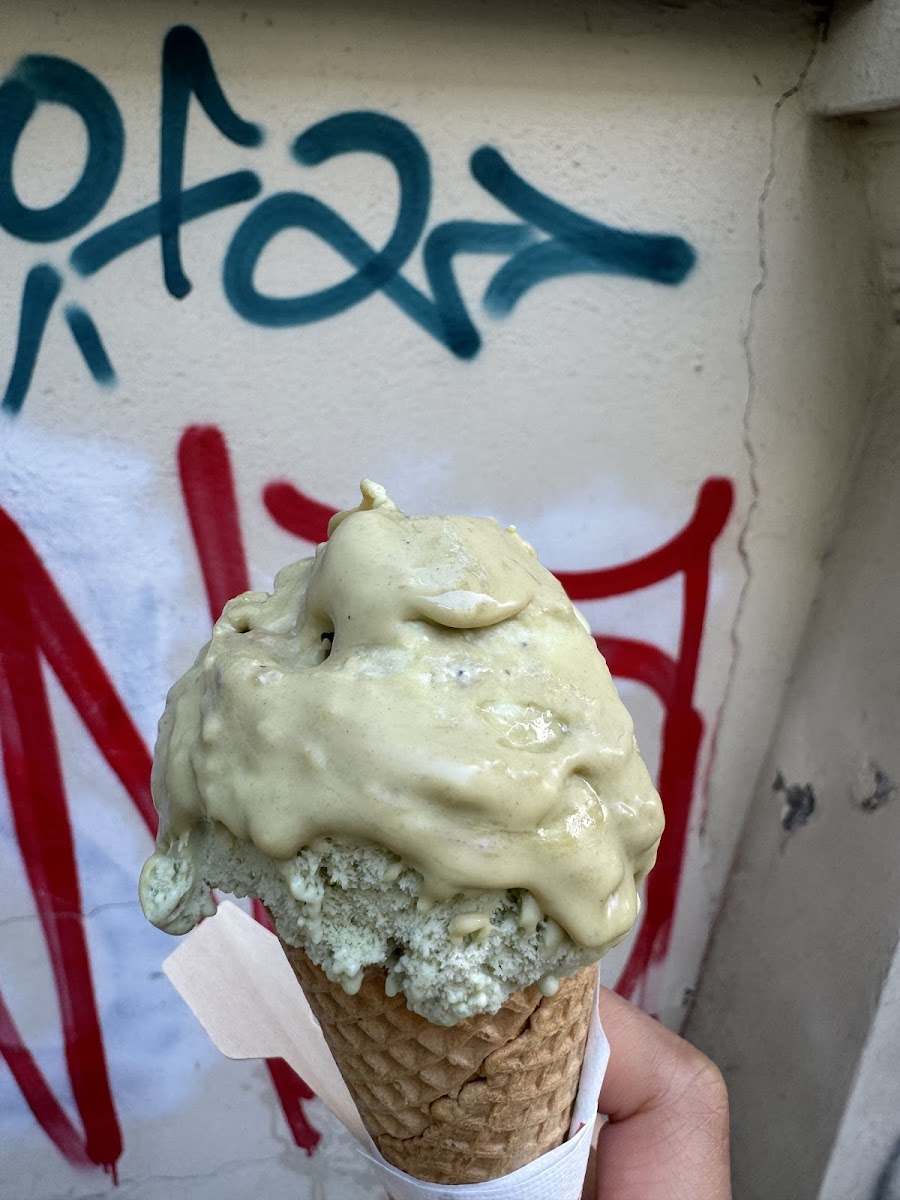 Gelato DISCO (artisanal ice cream) & Waffles Photo 8