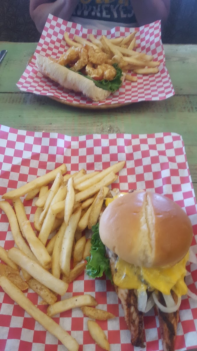 Uncle Buck's Fish Bowl and Grill Photo 6