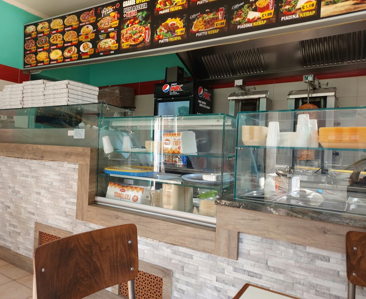 Istanbul Kebap & Pizza Photo 3