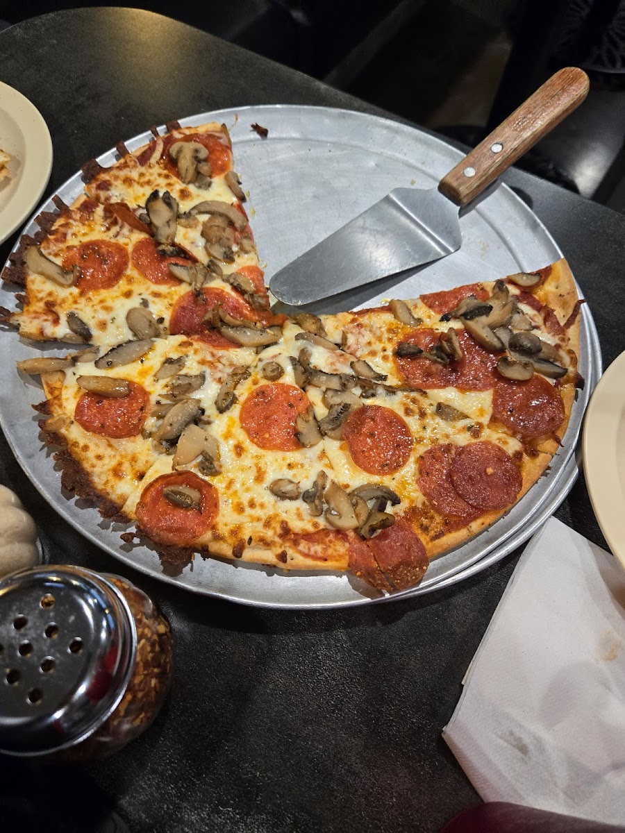 Gambino's Pizza Photo 7