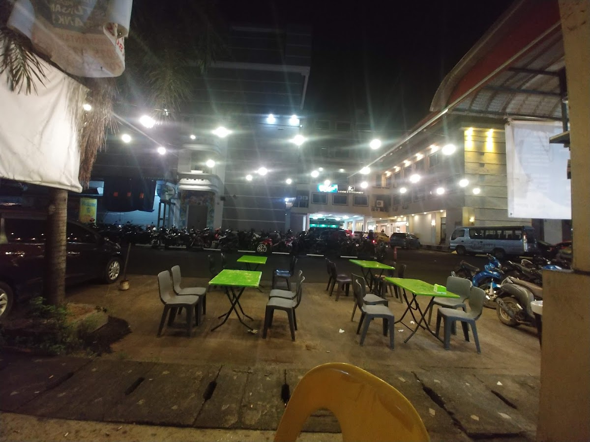 waroeng nabilla gojek crew