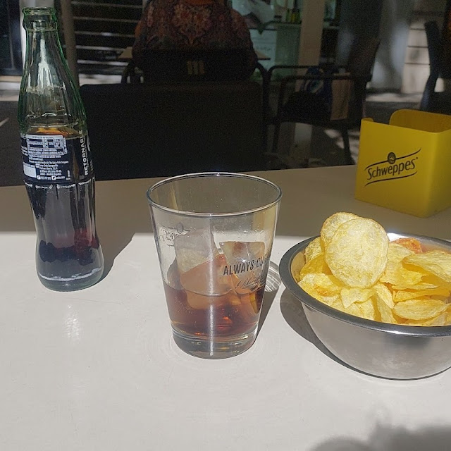 Coca Cola Con Aperitivo de Patatas Fritas