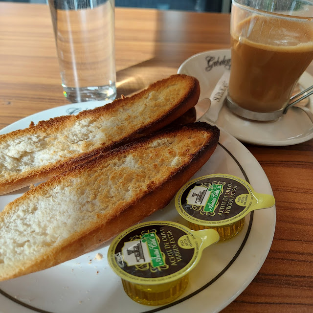 Desayuno Tostada Con Aceite Y Café
