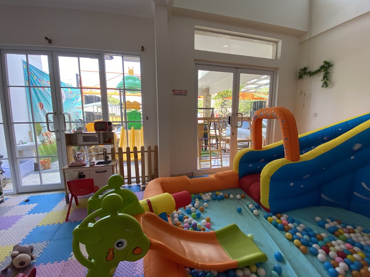 8AG Cafe Playground Photo 4
