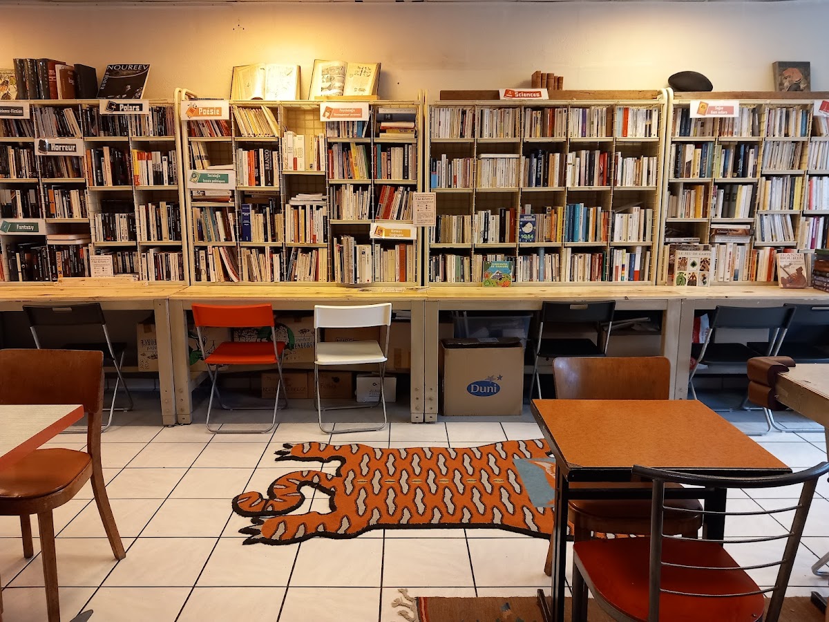 La Cabane - café associatif et librairie d'occasion Photo 7