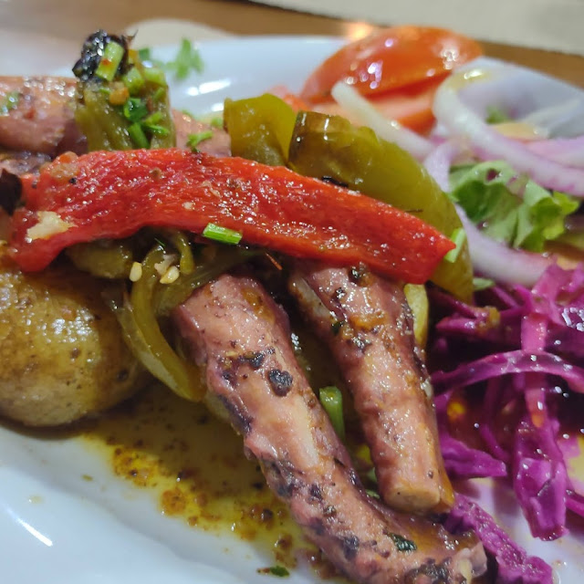 Pulpo A Las Brazas Con Ensalada