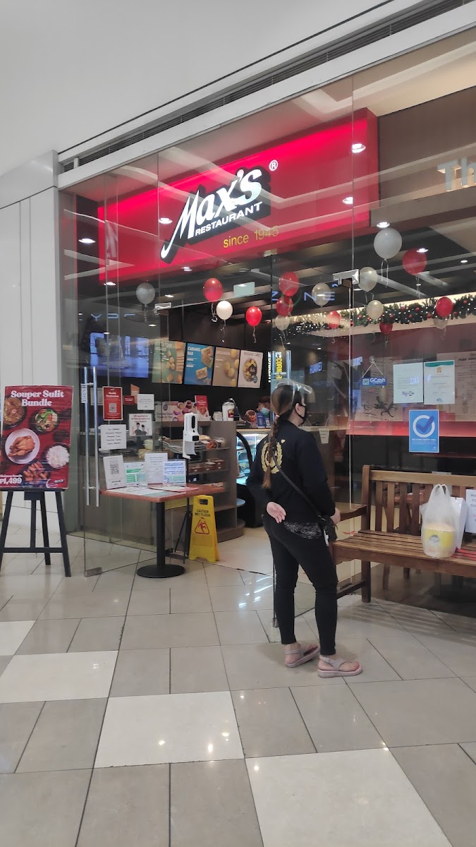 Max's Restaurant Since 1945 Photo 4