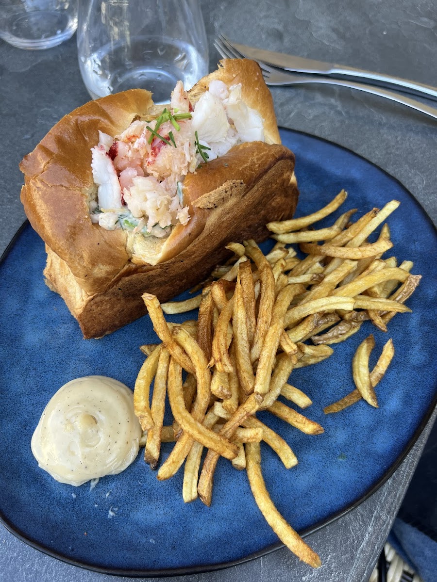 Le Homard Fries Photo 4