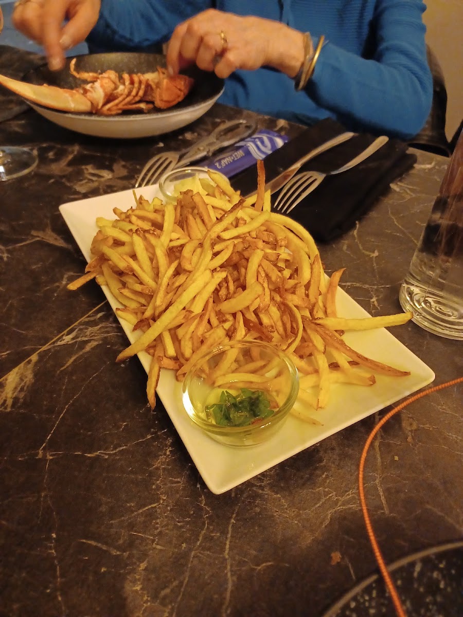 Le Homard Fries Photo 5