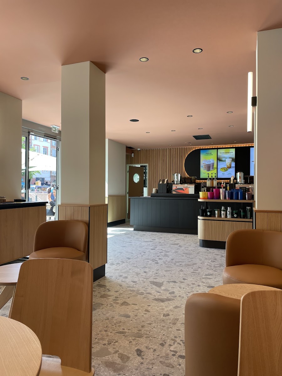 Starbucks Toulouse Palais Photo 3