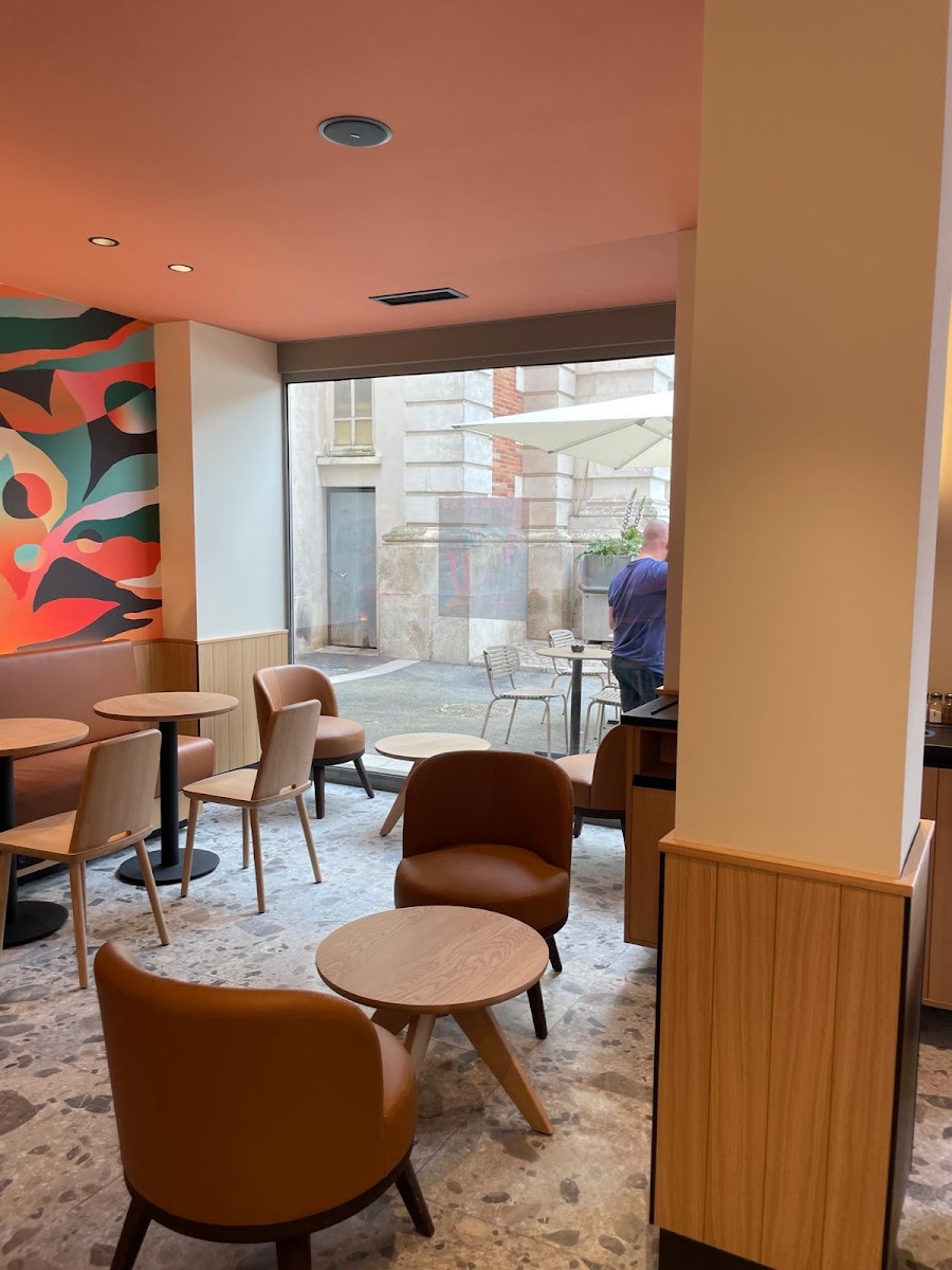 Starbucks Toulouse Palais Photo 4