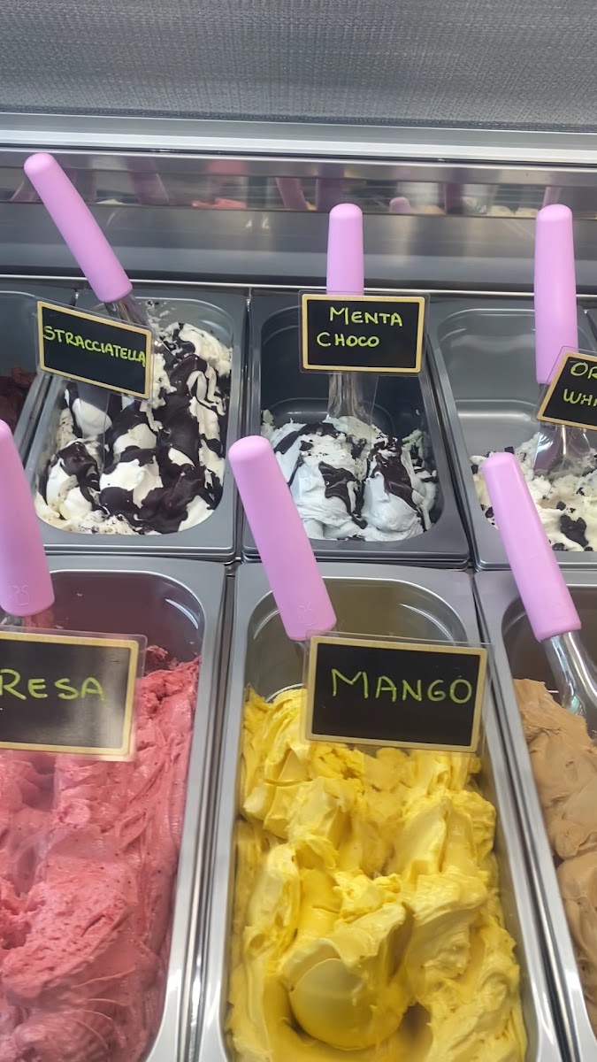 Heladeria Cafeteria ALMAR Photo 2