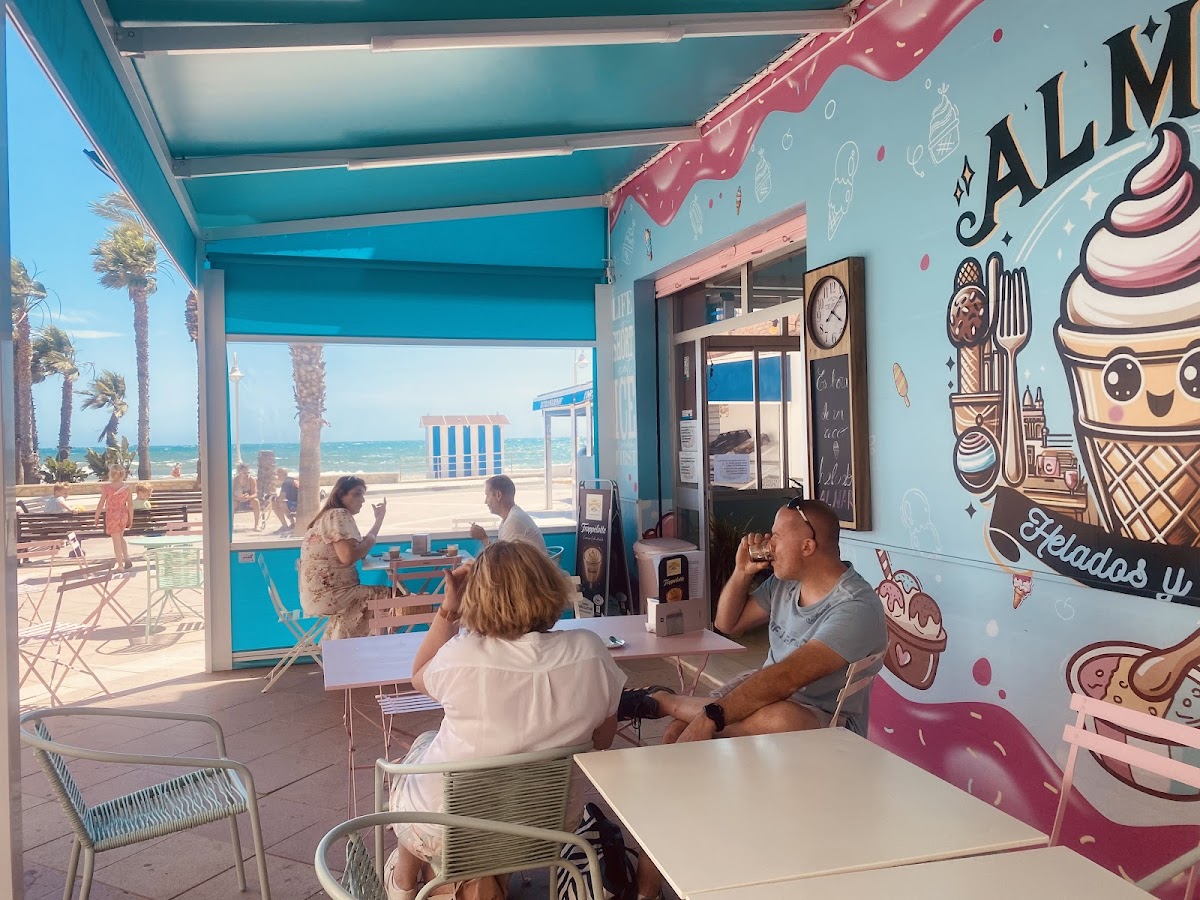 Heladeria Cafeteria ALMAR Photo 4