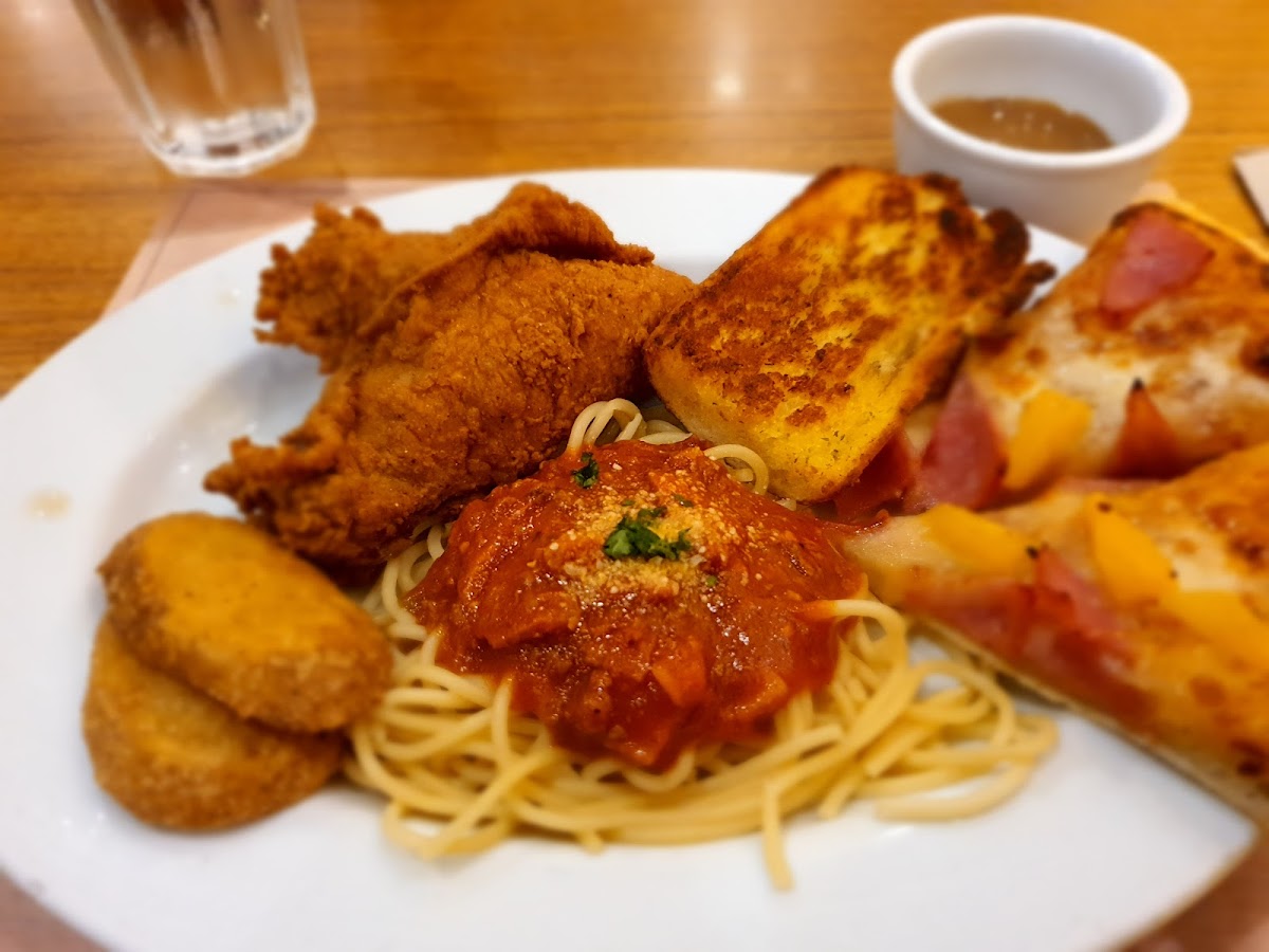 Shakey's Pizza Parlor - Galleria Photo 10