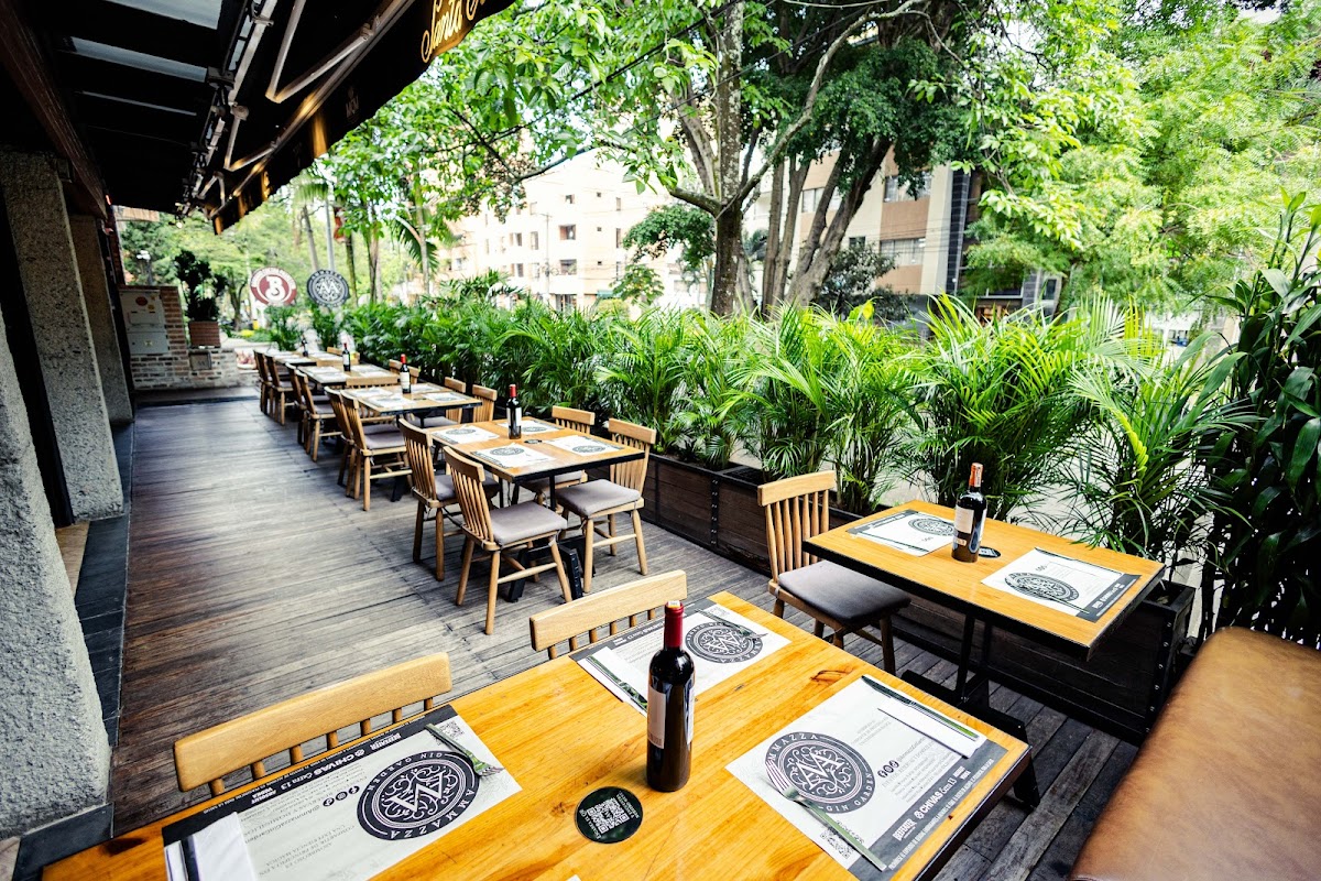 Ammazza | Pizzeria & Gin Garden - Laureles
