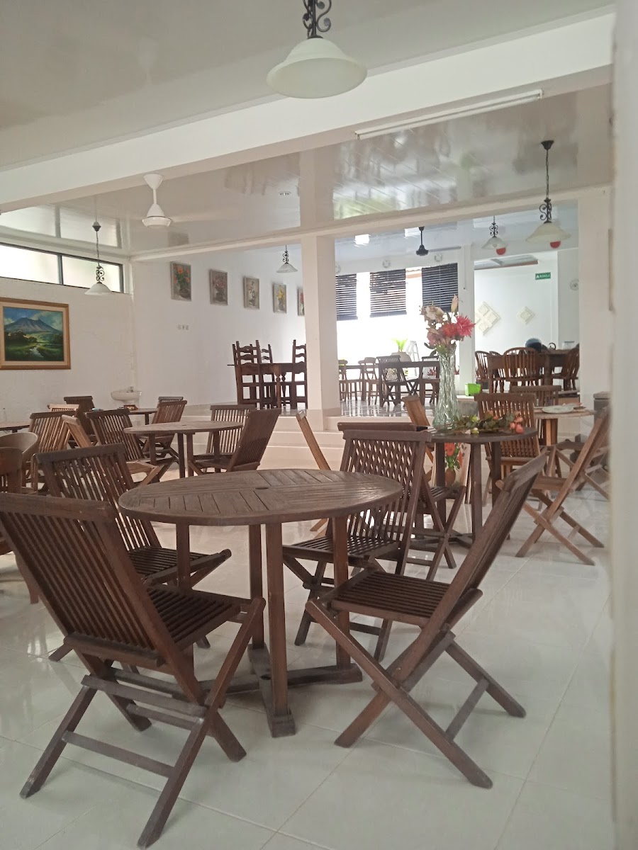 Lailas Cafe & Resto