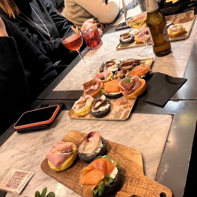 Tagliere Misto Di Tartine Nella Scelta Aperitivo Sono Comprese Tre Tartine A Testa