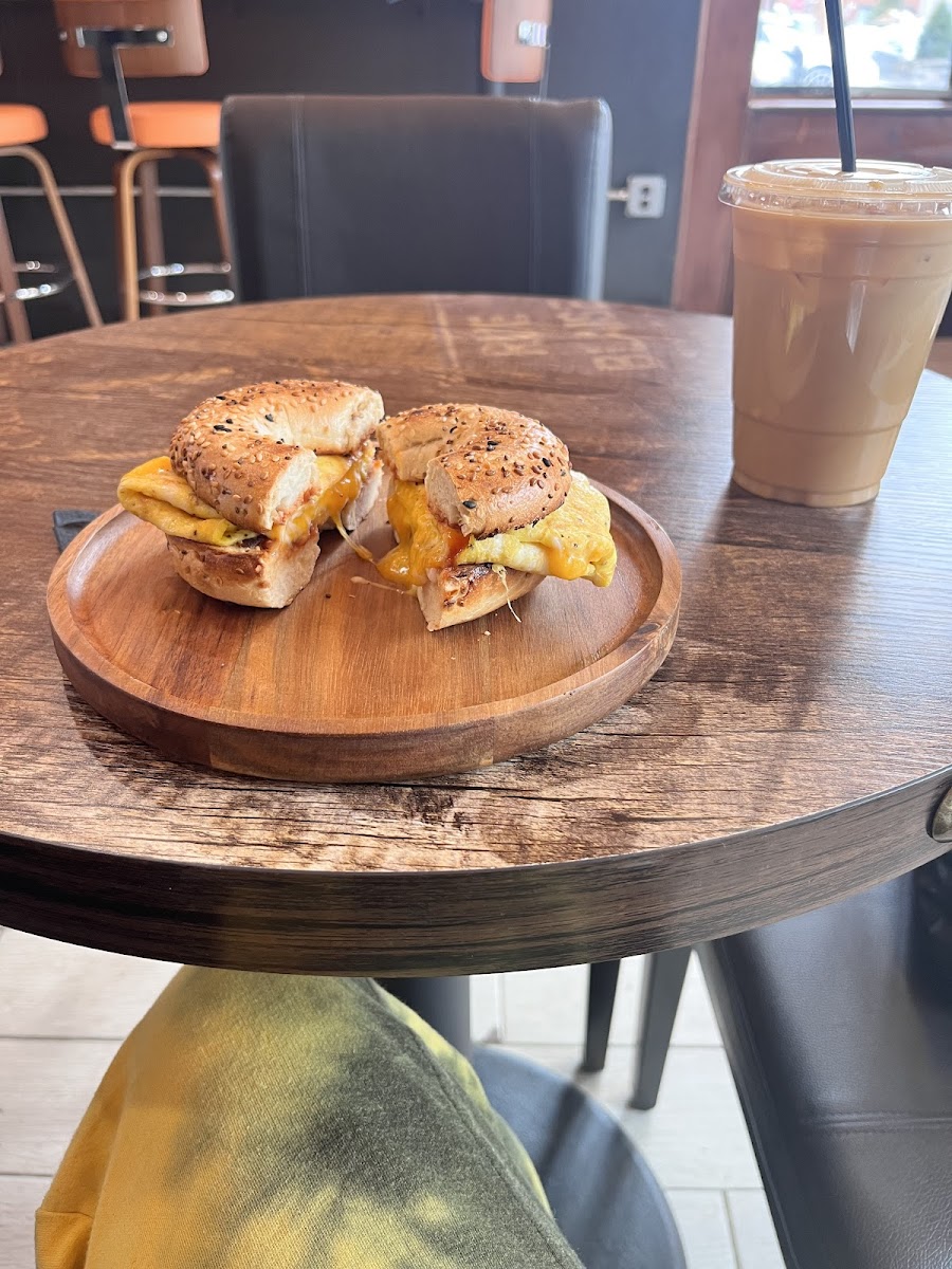 Ridgewood’s Cafe & Lounge Photo 5