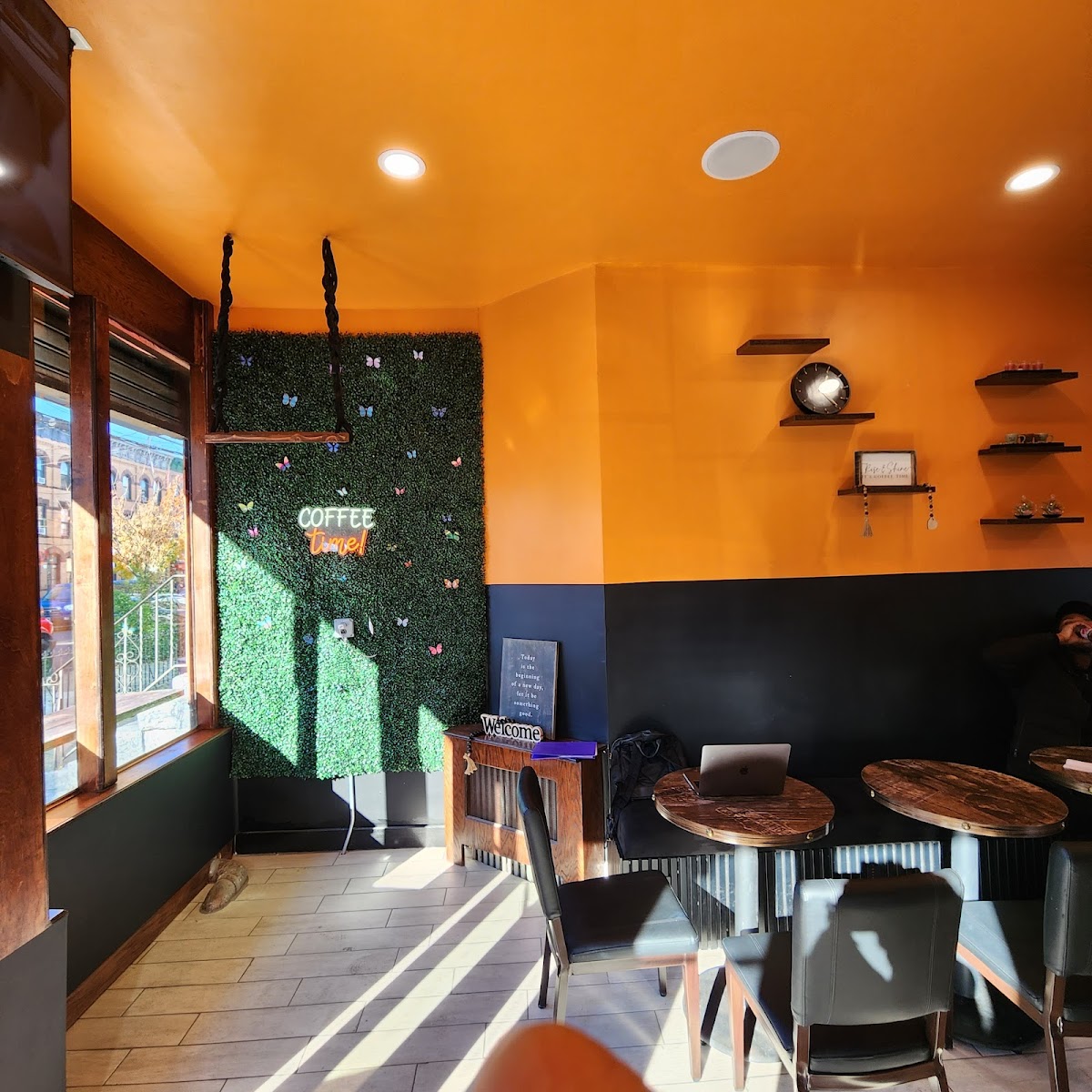 Ridgewood’s Cafe & Lounge Photo 6
