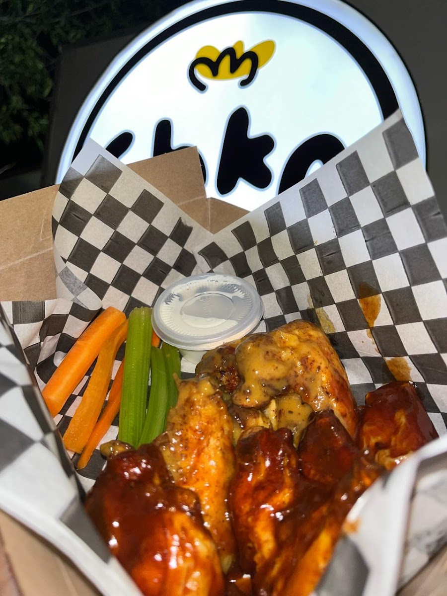CHKN alitas & boneless Paseos Photo 6