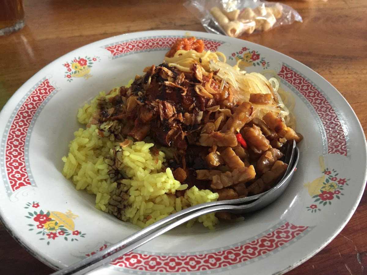 Warung Nasi Kuning Mama Eka Photo 10