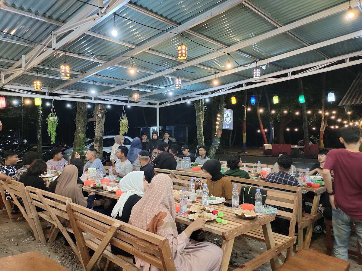 Seblak BarBar Pantai Cermin | Baratie Beach Cafe