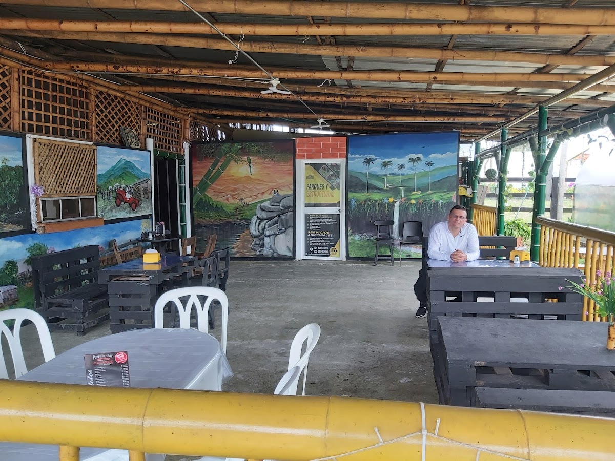 Cacique plaza Photo 4