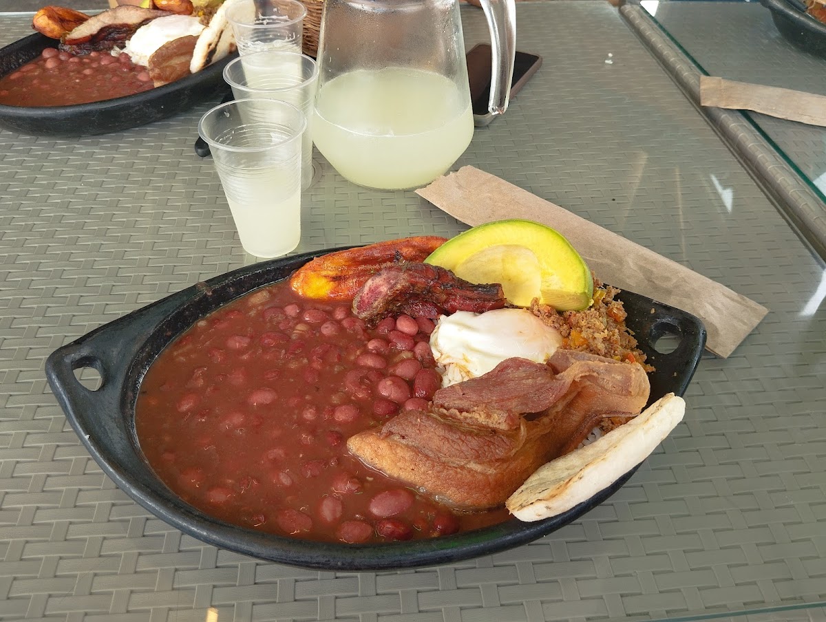 Cacique plaza Photo 7