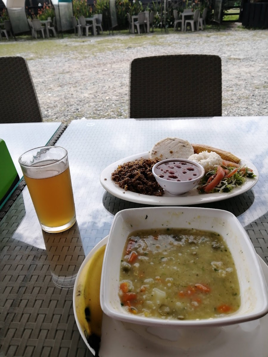 Cacique plaza Photo 9