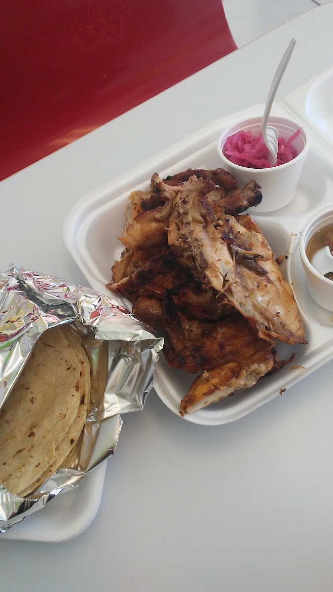Pollo Feliz Suc. Circonio Photo 6