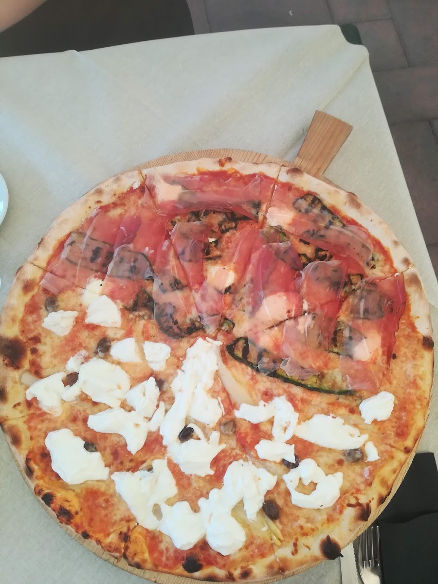 Pizzeria Ristorante Centro Del Mondo Photo 5