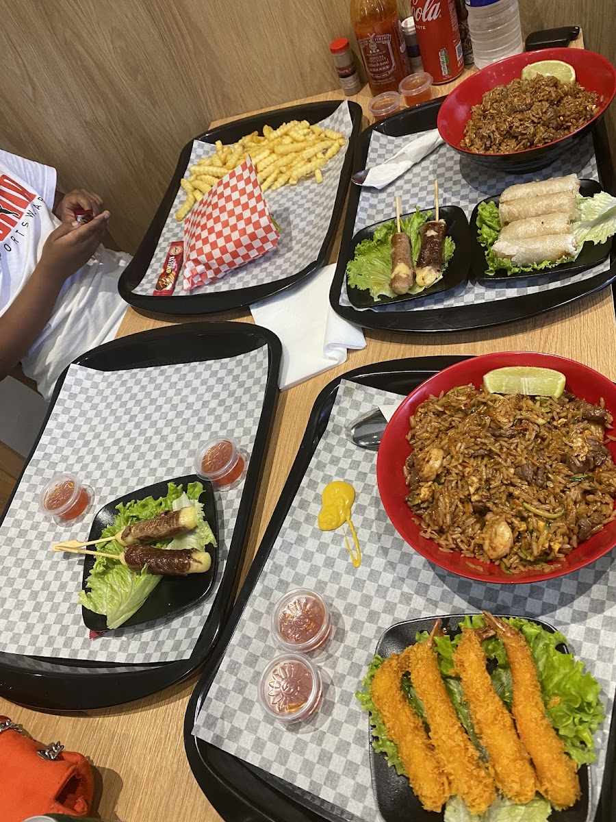 HEAT'S Wok & Burger Photo 8