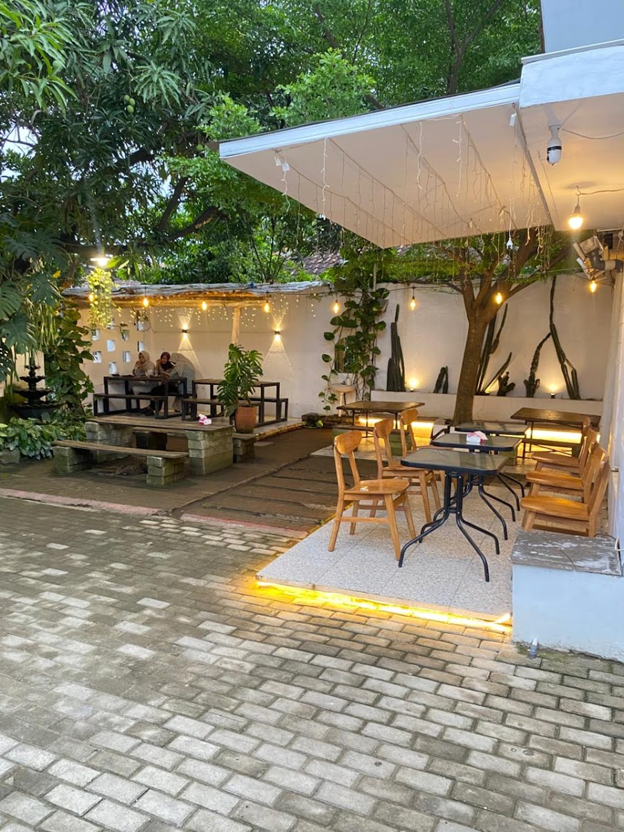 Halaman Rumah Cafe