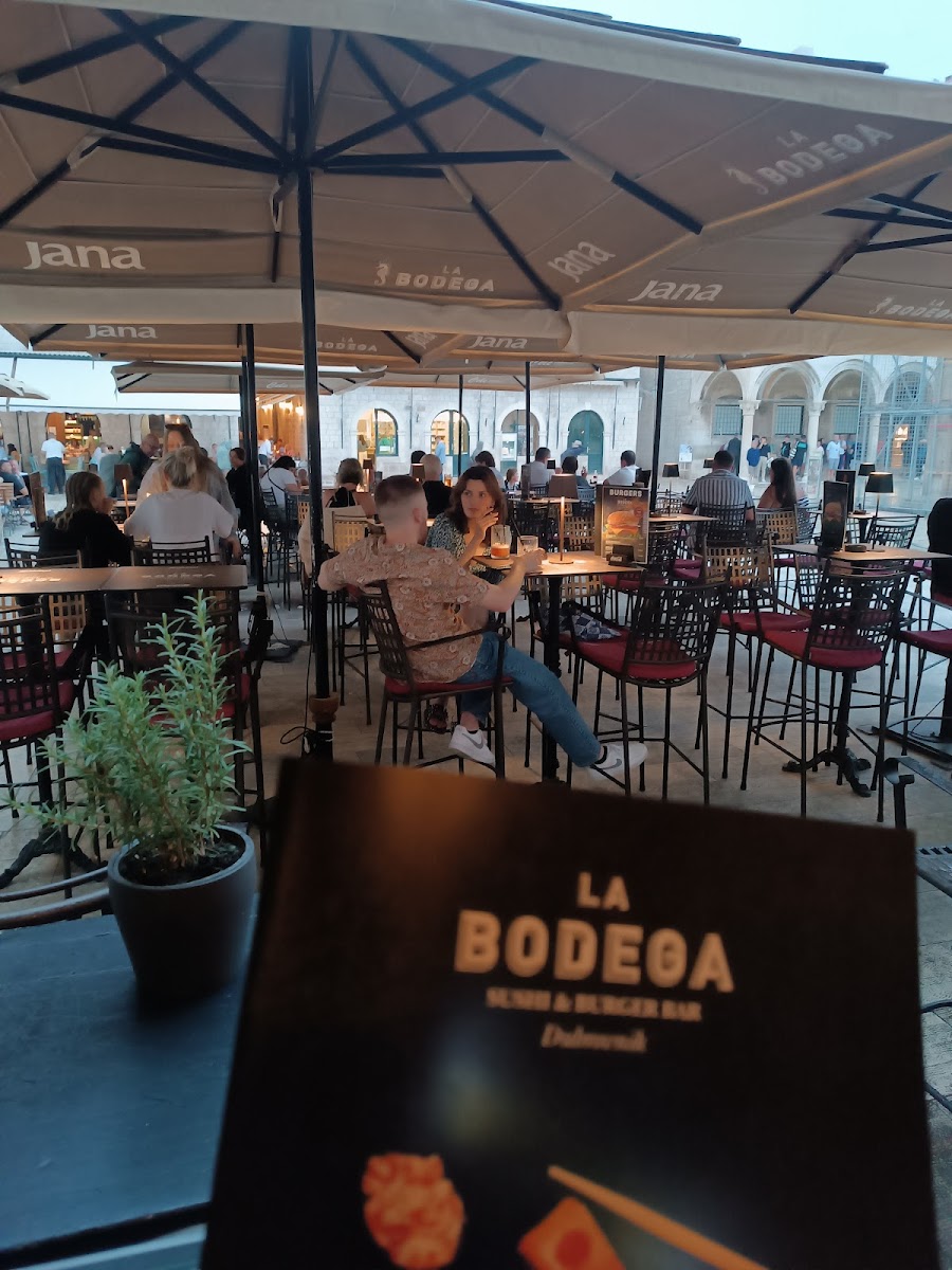 La Bodega Dubrovnik sushi & burger bar