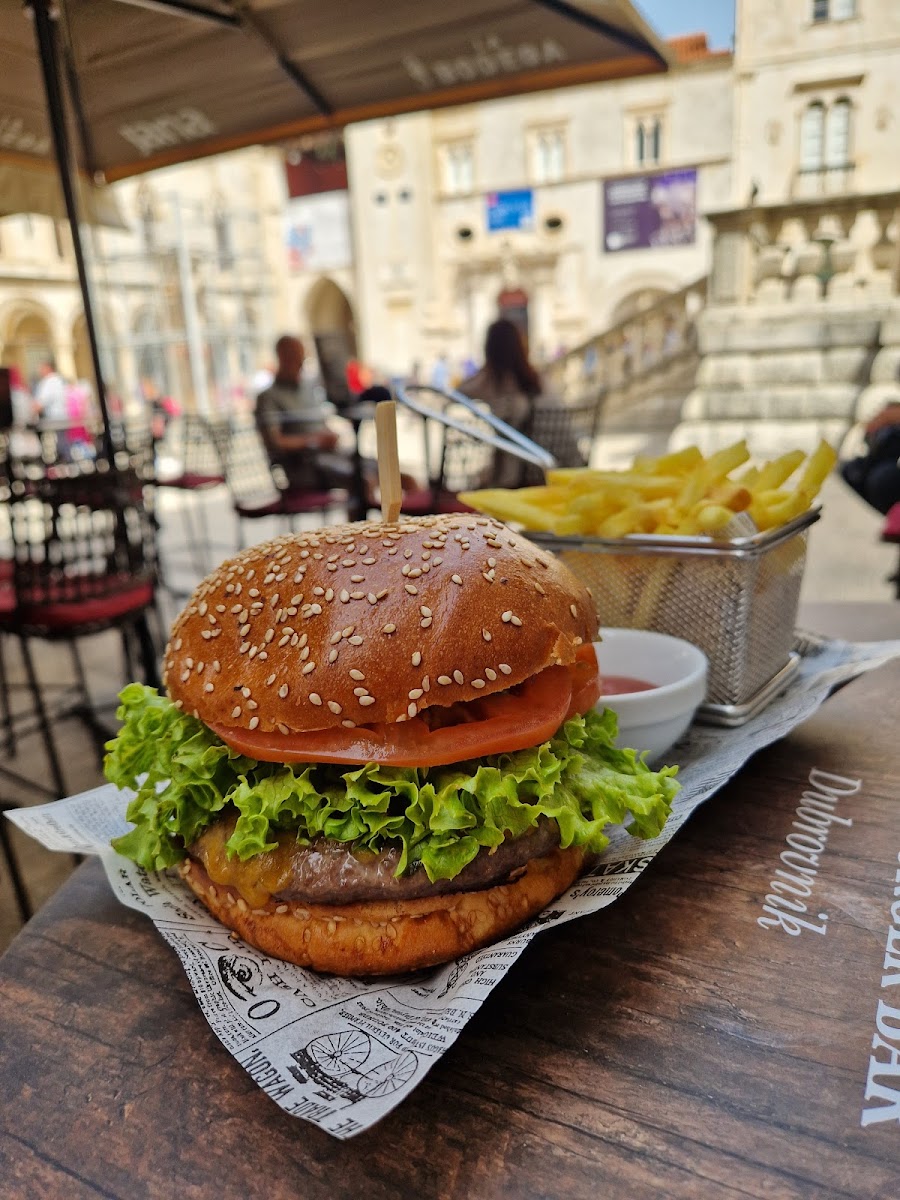 La Bodega Dubrovnik sushi & burger bar Photo 10