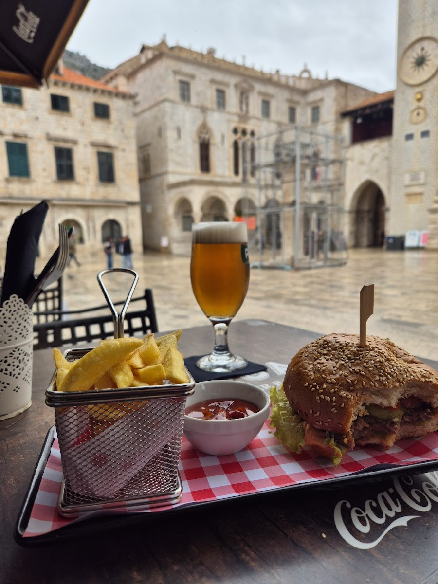 La Bodega Dubrovnik sushi & burger bar Photo 4